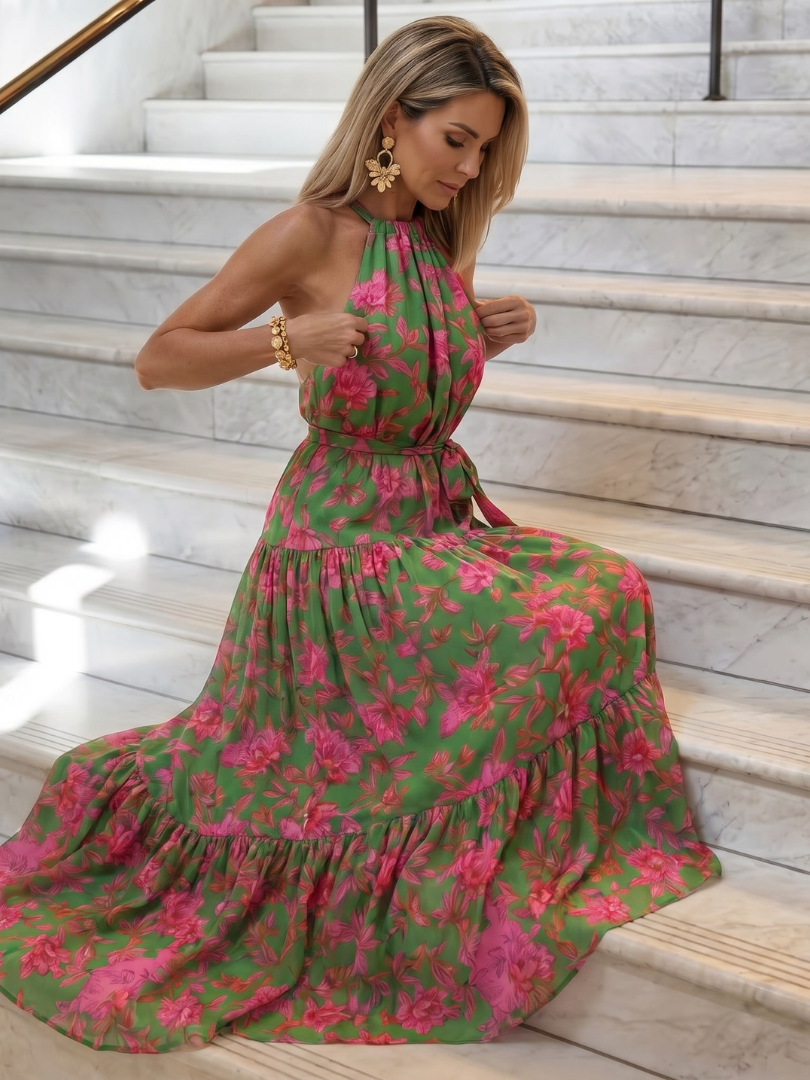 Šaty drapované v růžové s elegantním halter výstřihem